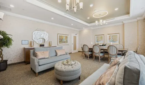 Room with sofas, an ottoman and a dining table