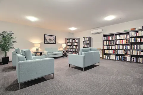 Aire commune — Le Manoir Sully inc.