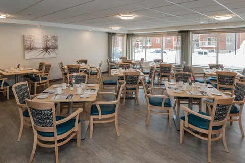 Salle à manger — Le Manoir Sully inc.