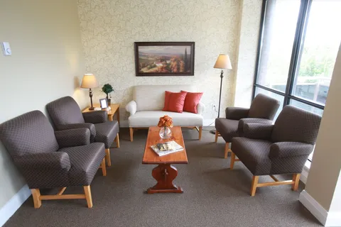 Sitting area with armchairs, a small sofa and a coffee table