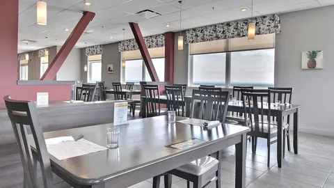Salle à manger — RPA Pont-Rouge Château Bellevue S.E.C.