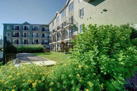 Extérieur — Le Saint-Laurent Lévis