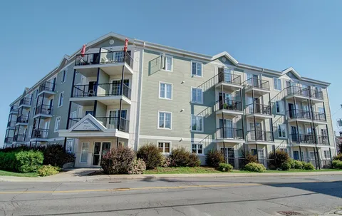 Extérieur — Le Saint-Laurent Lévis