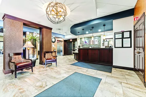 Lobby with a reception counter, patterned chairs and tiled floor