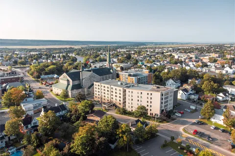 Extérieur — Résidence des Bâtisseurs Mgr Deschênes