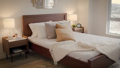 Suite bedroom with a bed, lamps and bedside tables.