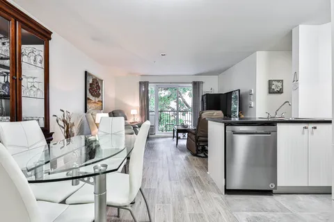 Apartment with a glass dining table, kitchen island and sitting area