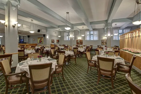 Salle à manger — Manoir Westmount Inc.