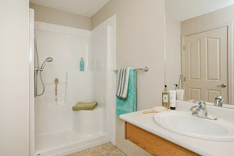 Bathroom with a sink, mirror and shower enclosure