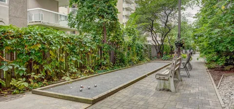 Terrain — Chartwell Bois-de-Boulogne, résidence pour retraités