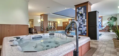 Indoor hot tub with tiled columns and seating