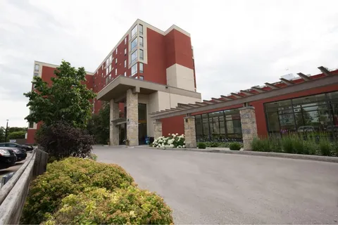 Covered entrance and glass-fronted wing of Riverwood Square.