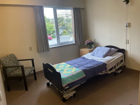Bedroom with an adjustable bed, an armchair and a window