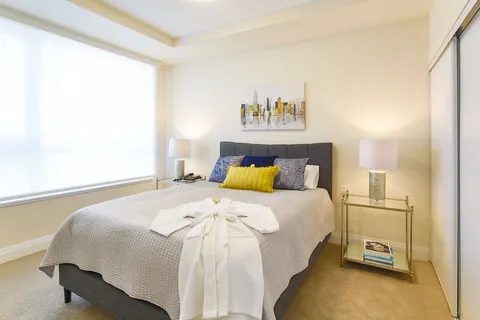 Bedroom with a bed, bedside tables and lamps.