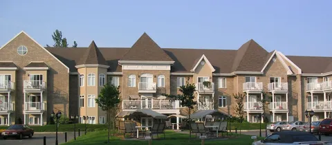 Extérieur — Les Résidences du Manoir TRO inc.