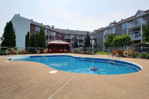 Outdoor swimming pool in the residence courtyard.