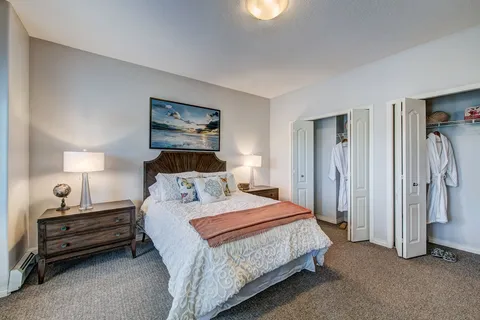 Bedroom with a double bed, bedside tables and lamps.
